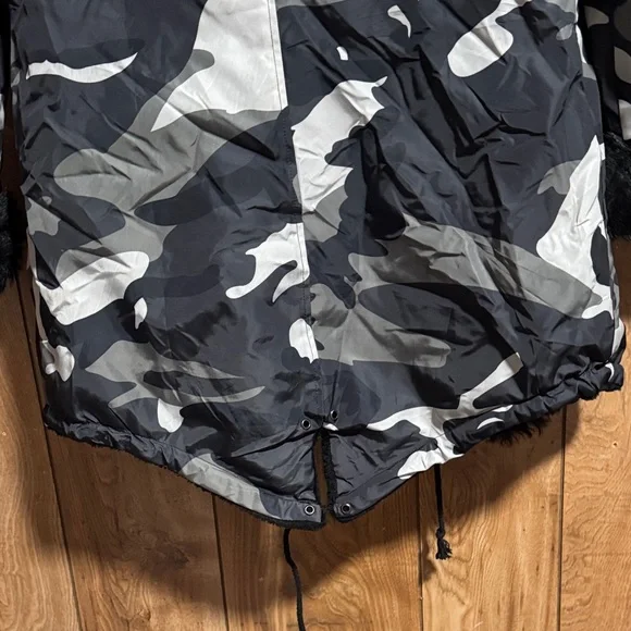 Black Fur-Trimmed Camouflage Parka - Picture 15 of 15